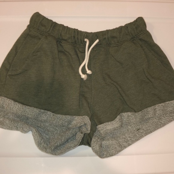 🌻H&M shorts bundle - Picture 5 of 8